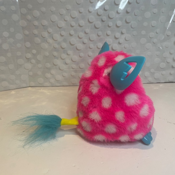 Furby Boom Pink Polka Dots interactive plush toy - Picture 4 of 8
